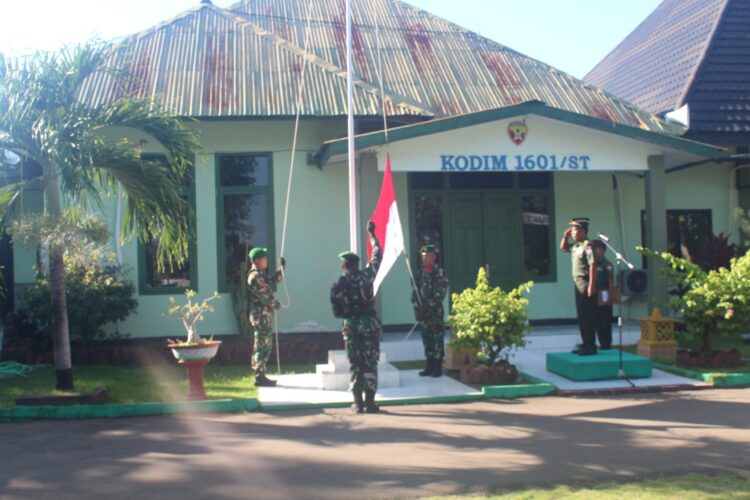 Kasdim 1601/Sumba Timur, Pimpin Upacara Bendera Merah Putih Awal Puasa Kasdim 1601/Sumba Timur, Pimpin Upacara Bendera Merah Putih Awal Puasa