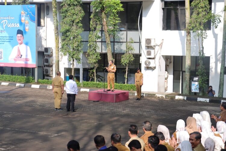 Walikota dan Wakil Walikota Cimahi Tunjukkan Ketepatan Waktu pada Apel Perdana di Pemerintahan Kota Cimahi