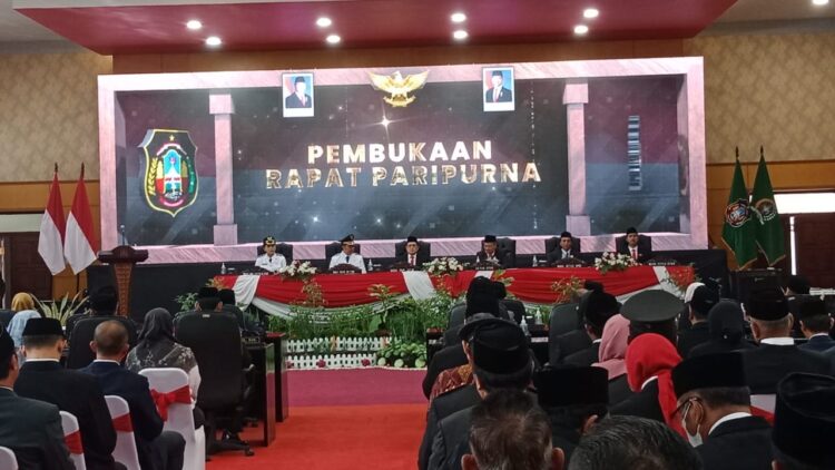 Sidang Paripurna DPRD Mengesahkan Estafet Kepemimpinan Bupati Dan Wakil Bupati Kabupaten Blitar