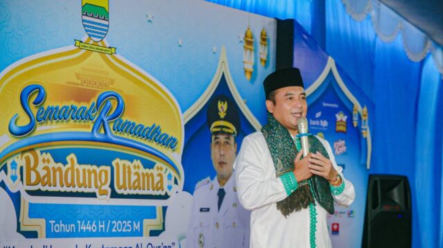 Safari Ramadan: Wakil Wali Kota Bandung Ajak Masyarakat Terus Tingkatkan Ilmu dan Ibadah