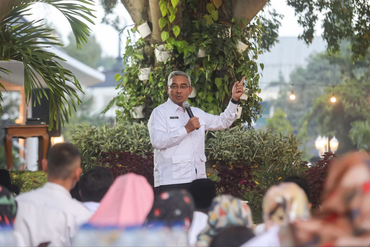 Wali Kota Bandung dan Gubernur Jabar Sapa Warga di Gedung Pakuan