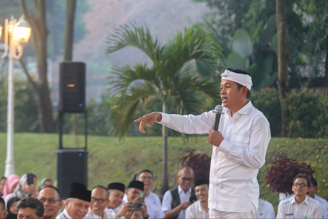 Wali Kota Bandung dan Gubernur Jabar Sapa Warga di Gedung Pakuan, Bahas Program Kota Bandung