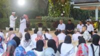 Wali Kota Bandung dan Gubernur Jabar Sapa Warga di Gedung Pakuan