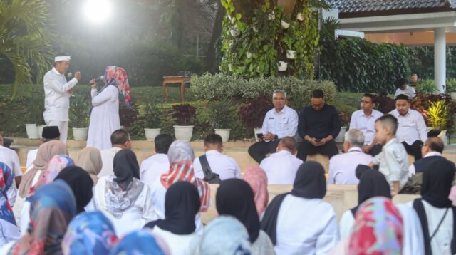 Wali Kota Bandung dan Gubernur Jabar Sapa Warga di Gedung Pakuan