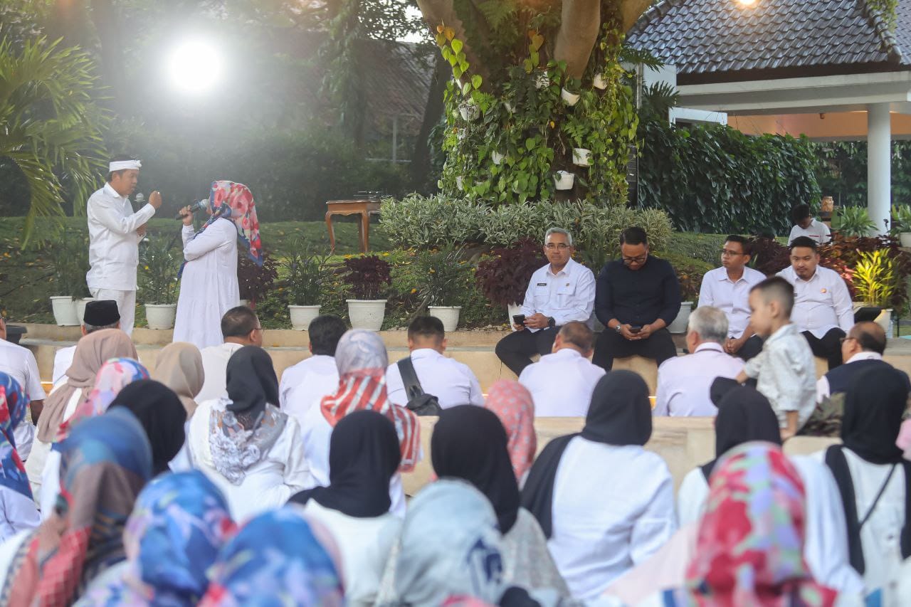 Wali Kota Bandung dan Gubernur Jabar Sapa Warga di Gedung Pakuan