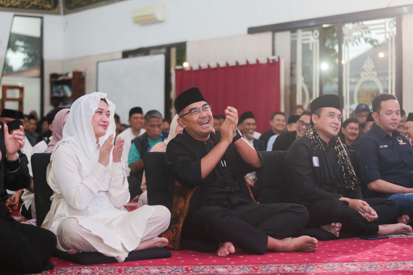 Wali Kota Farhan Ajak Masyarakat Kembali pada Keutamaan Al-Qur'an di Semarak Ramadan Bandung UtamaWali Kota Farhan Ajak Masyarakat Kembali pada Keutamaan Al-Qur'an di Semarak Ramadan Bandung Utama