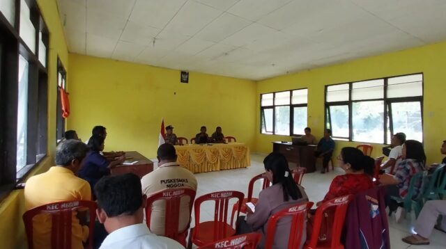 Babinsa Lewa Menghadiri Rapat Musrenbangcam Di Kecamatan Nggoa