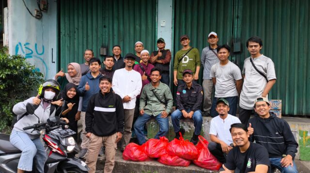 Karyawan Unindo Gelar Aksi Berbagi Takjil di Klender, Jakarta Timur, Sambut Ramadhan 1446 H