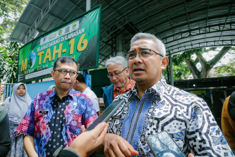 Wali Kota Bandung Farhan Pimpin Pemantauan Pengelolaan Sampah, Fokus Pada Regulasi yang Lebih Efektif Wali Kota Bandung Farhan Pimpin Pemantauan Pengelolaan Sampah, Fokus Pada Regulasi yang Lebih Efektif