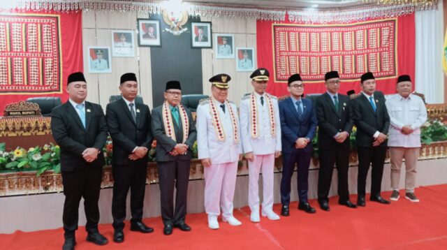 Rapat Paripurna Istimewa Di Ruang DPRD Kabupaten Tanggamus Mendengarkan Sambutan Bupati Terpilih Periode 2025/2030