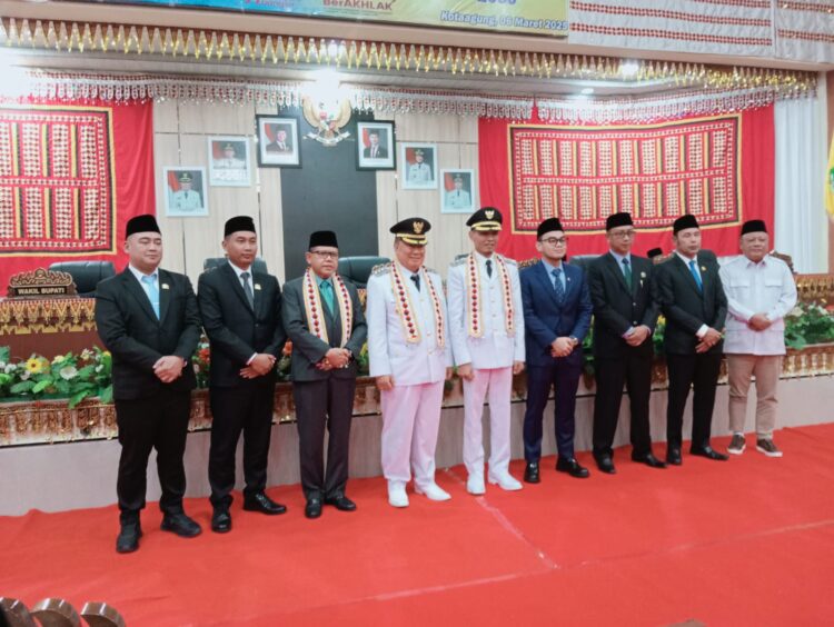 Rapat Paripurna Istimewa Di Ruang DPRD Kabupaten Tanggamus Mendengarkan Sambutan Bupati Terpilih Periode 2025/2030