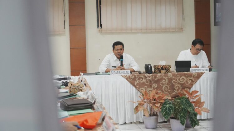 Pembangunan Jalan Lingkar Cileunyi: Bupati Bandung Desak Gubernur Turun Tangan Pembangunan Jalan Lingkar Cileunyi: Bupati Bandung Desak Gubernur Turun Tangan
