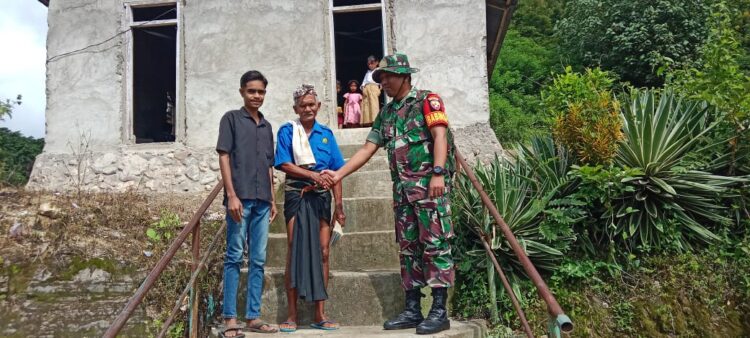 Ciptakan Rasa Aman, Babinsa Tabundung Laksanakan Pengamanan Ibadah Minggu Di Gereja