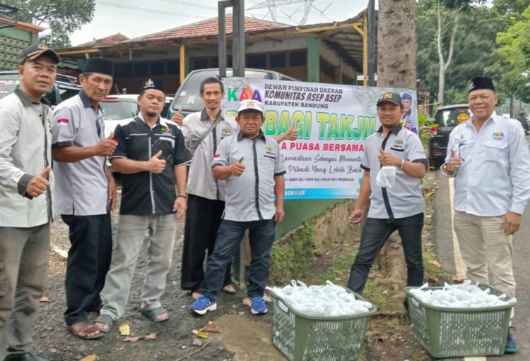 Ramadhan Penuh Berkah, KAA Kabupaten Bandung Bagikan Takjil dan Pesan Inspiratif