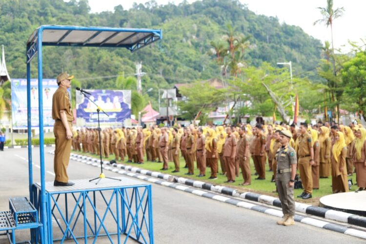 Pimpin Apel Gabungan Perdana: Hendrajoni Tegaskan Hanya Butuh Aparatur yang Disiplin dan Mau Bekerja