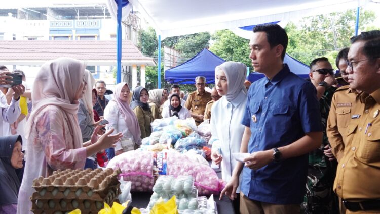 Pasar Murah Pemkab OKI Bantu Masyarakat Penuhi Kebutuhan Pokok selama Ramadan Pasar Murah Pemkab OKI Bantu Masyarakat Penuhi Kebutuhan Pokok selama Ramadan