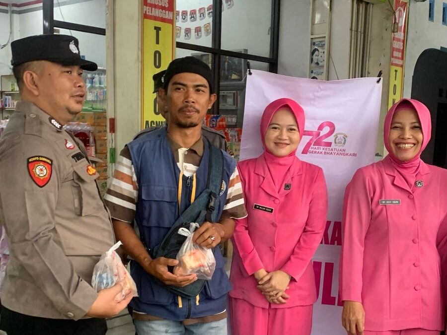 Giat Berbagi Takjil Polsek Sukaratu Polres Tasik Kota
