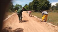 Satgas TMMD ke-123 Kodim 1601/ST Kebut Pekerjaan Pengerasan Jalan Desa Kaliuda