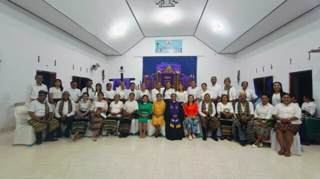 Pengurus Baru Klasis Sabu Barat-Raijua Diperhadapkan dalam Momen Sakral di Gereja Efata Deme