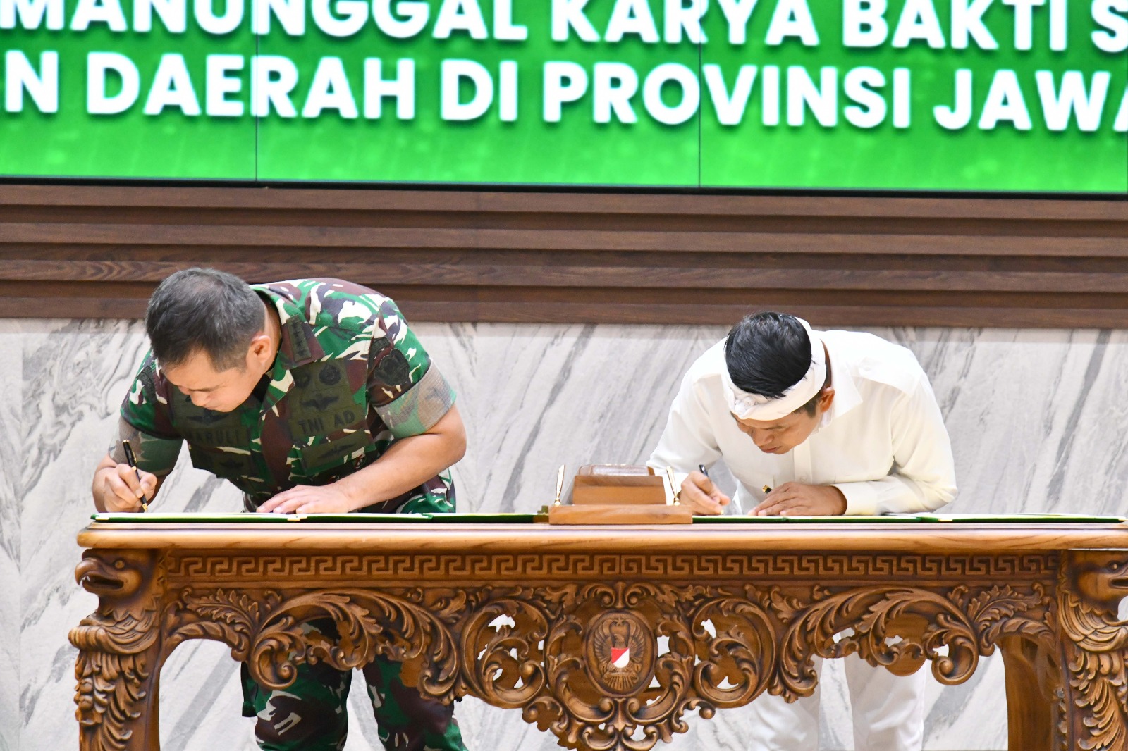 Pemdaprov–TNI AD Tandatangani Kerja Sama Manunggal Karya Bakti 
