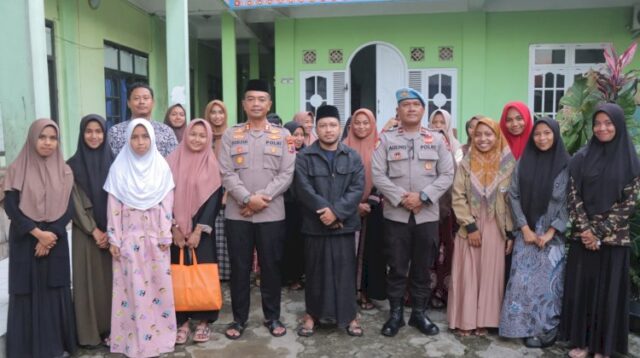 Kapolres Sumba Barat Santuni Anak Yatim Piatu di Bulan Suci Ramadhan