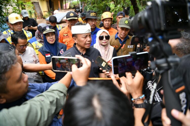 Sekda Jabar Tinjau Banjir Cimanggung, Tekankan Pencegahan dan Solusi