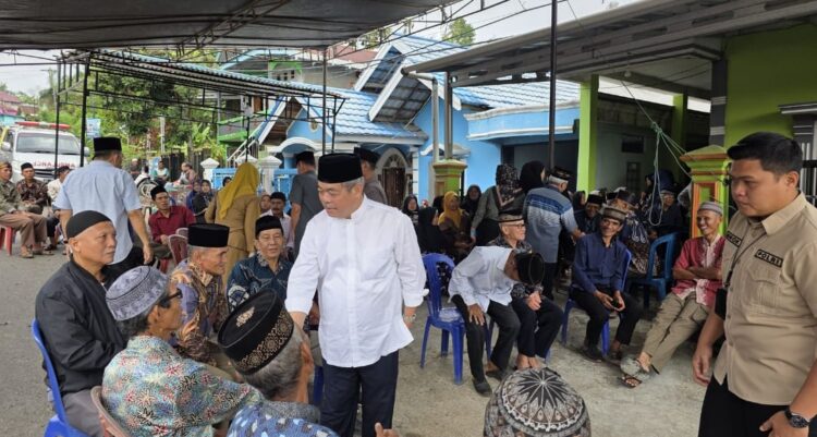 H. Bursah Zarnubi (BZ) Bupati Lahat Hadiri Pemakaman Alm. H. Mim Haimi S.E. M.M