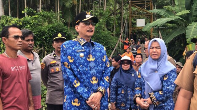 Jembatan Putus Akibat Banjir: Bupati dan Lisda Hendrajoni Komitmen Usulkan Pembangunan Lewat BNPB RI