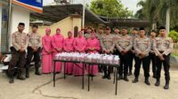 Sat Samapta Polres Bima Bersama Ibu Bhayangkari Bagikan 300 Paket Takjil