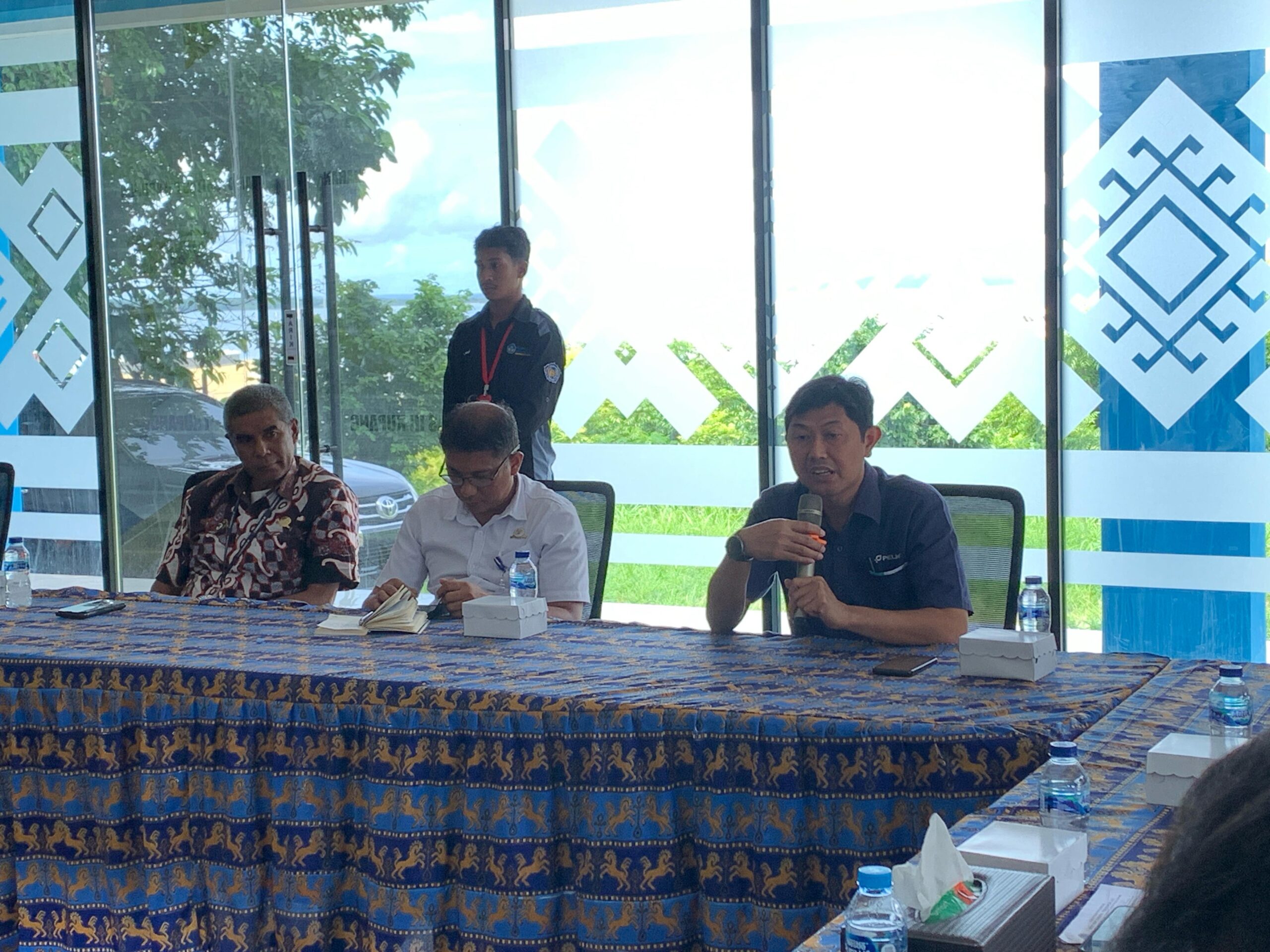 PT Pelindo Regional 3 Tenau Kupang Tingkatkan Layanan Bongkar Muat Non-Petikemas, Tegaskan Komitmen Keamanan dan Kenyamanan Arus Penumpang