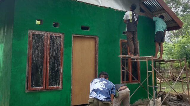 Pembangunan RTLH TMMD Ke 123 Kodim 1601/Sumba Timur Telah Masuk Tahap Pengecatan Dinding Rumah