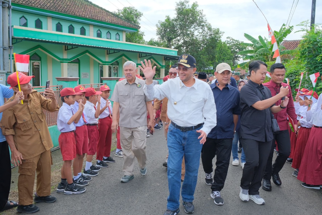 Wagub Jabar Erwan Setiawan Panen Padi Cikawasen Varietas Unggul asal Ciamis untuk Nasional