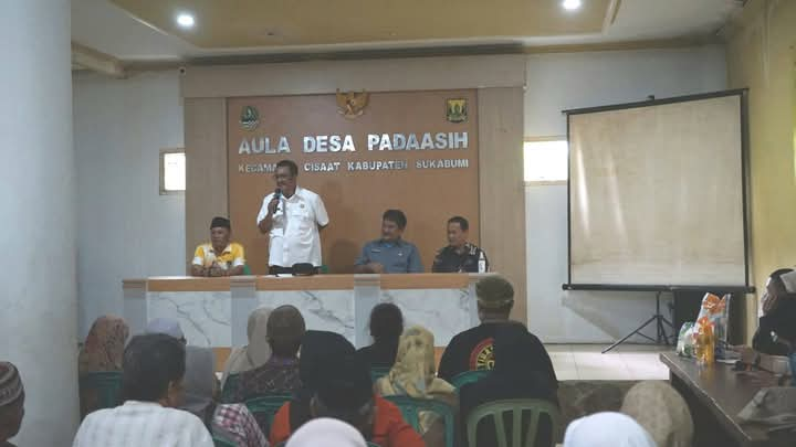 Bupati Menghadiri Oprasi Pasar Bersubsidi Inisiatif Disdagin, Di Desa Padaasih Kampung Ciroyom