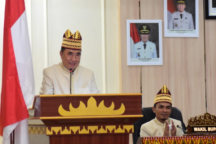 Bupati dan DPRD Tanggamus Sepakati Pembangunan Berkelanjutan di HUT Ke-28 Kabupaten Bupati dan DPRD Tanggamus Sepakati Pembangunan Berkelanjutan di HUT Ke-28 Kabupaten