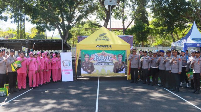 Bantu Masyarakat, Polisi Gelar Bazar Ramadhan di Labuan Bajo