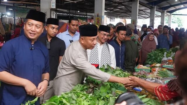 Usai Solat Subuh Di Masjid Baitul Hamid, Gubernur NTB Kunjungi Pasar Amahami