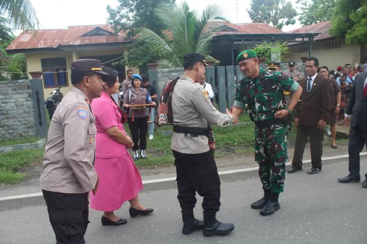 Dandim 1601/Sumba Timur Hadiri Penyambutan Kapolres Sumba Timur Yang Baru