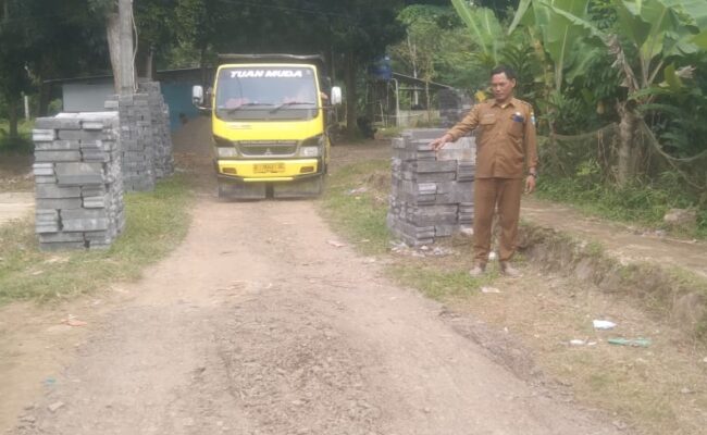 Pemdes Teluk Laksanakan Pembangunan Paving Blok Tahap I