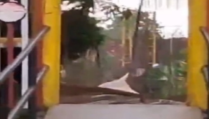 Besi Penyanggah Patah, Jembatan Di Muara Enim Bergoyang Hebat Saat Tertiup Angin Besi Penyanggah Patah, Jembatan Di Muara Enim Bergoyang Hebat Saat Tertiup Angin