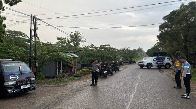 Gunakan Bahu Jalan, Petugas Gabungan Berhasil Tertibkan Pedagang Liar