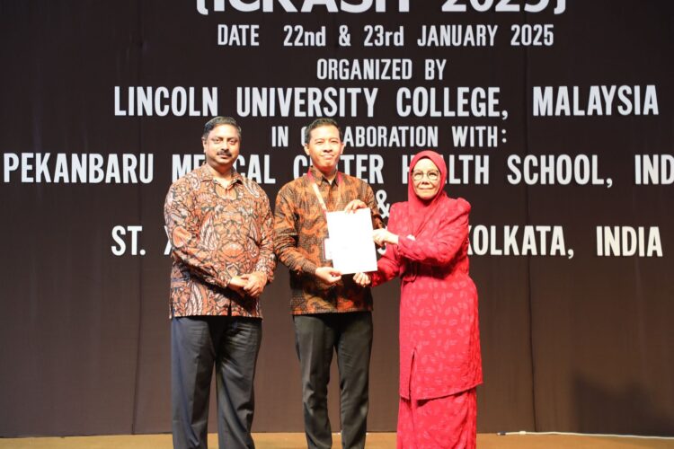 Dosen dari prodi Spesialis Medikal Bedah Universitas Muhammadiyah Semarang Berhasil Meraih Penghargaan “The Best Papper Presenter Award” di Malaysia