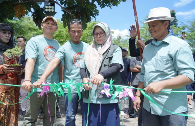 Pameran dan Kontes Bonsai Lokal Terbuka "Bedaskeun Bonsai":Wahana Edukasi Pelestarian Alam Pameran dan Kontes Bonsai Lokal Terbuka "Bedaskeun Bonsai":Wahana Edukasi Pelestarian Alam