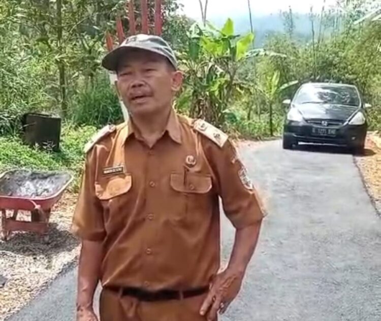 Pemdes Banjarangsana Realisasikan Pembangunan Jalan Semi Hotmix di Dusun Ununeun Pemdes Banjarangsana Realisasikan Pembangunan Jalan Semi Hotmix di Dusun Ununeun
