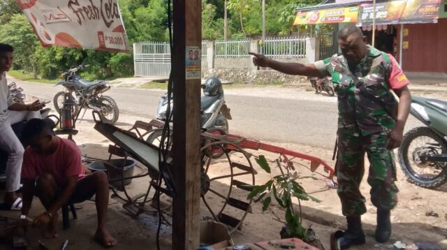 Berikan Semangat Dan Motivasi, Babinsa Pahunga Lodu Komsos Dengan Pemilik Bengkel Motor