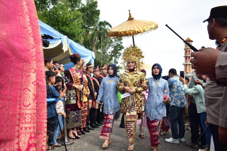 .Kemeriahan Lebaran di Kayuagung: Midang Bebuke dan Cang Incang Memperkenalkan Warisan Budaya .Kemeriahan Lebaran di Kayuagung: Midang Bebuke dan Cang Incang Memperkenalkan Warisan Budaya
