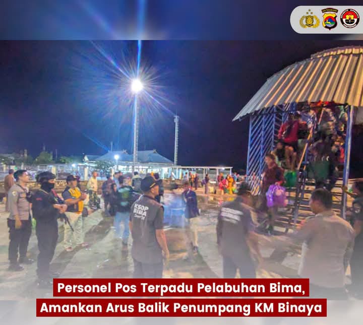 Personel Pos Terpadu Pelabuhan Bima Amankan Arus Balik Penumpang KM Binaya