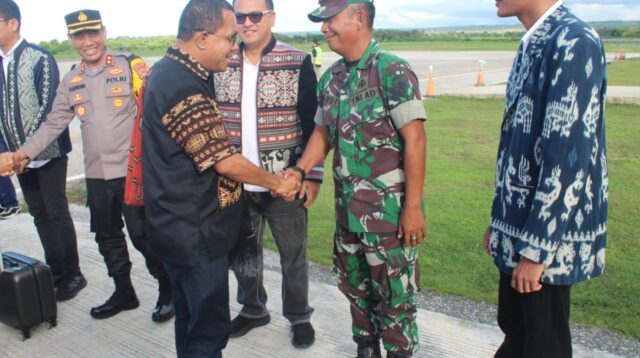 Wakili Dandim, Kasdim 1601/ST Bersama Unsur Forkopimda Dampingi Gubernur NTT Kunker Di Kab. Sumba Timur