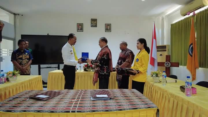 Pemkab Sumba Tengag Mengandeng Universitas Kristen Artha Wacana Kupang Untuk Buka Kelas Hybrid