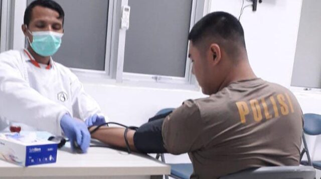 Aksi Sosial Anggota Polres Sukabumi, Mendonorkan Darahnya Kepada Warga Terkena Penyakit Ginjal Stadium Lima