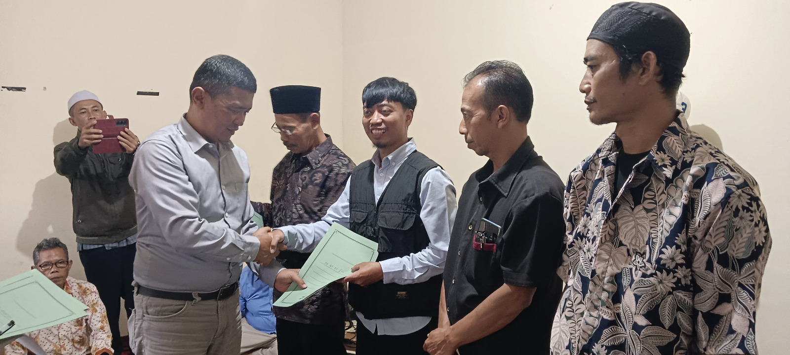 Pengurus RW 11 dan RT Kampung Babakan Jampang Resmi Dilantik, Lurah Cisarua Tekankan Sinergi Demi Kesejahteraan Warga,